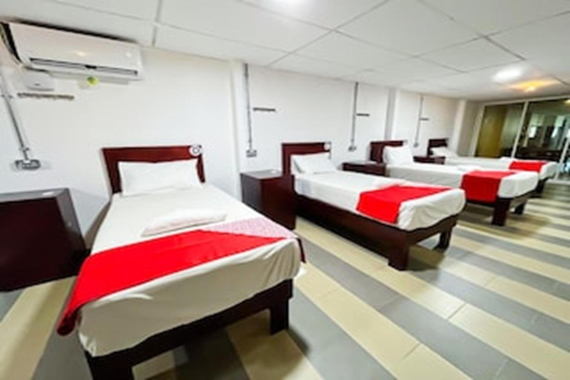 Super Oyo 90572 J Hotel Masjid India Kuala Lumpur Kültér fotó